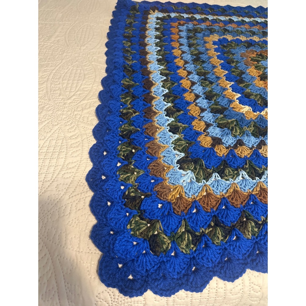 Handmade Crochet Shell lap Afghan Throw Blanket grannycore cottagecore 43x43 - Picture 2 of 6